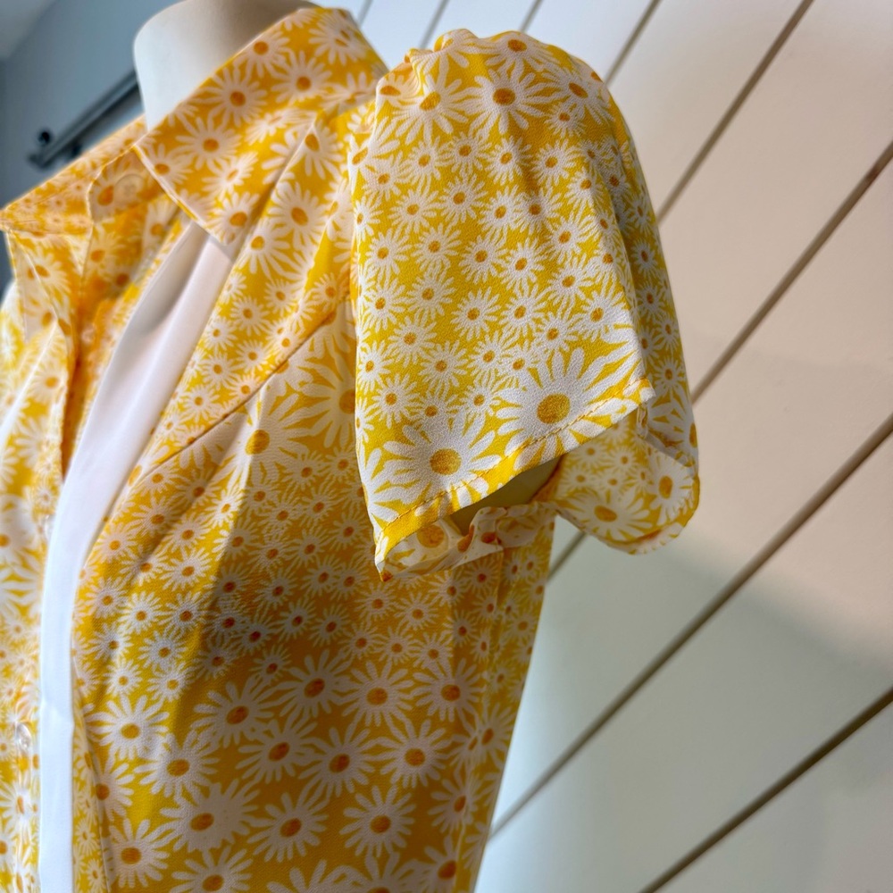 SMAK POLOUR - Yellow & White Daisy Collared Bow Blouse - Size S - Picture 9 of 15